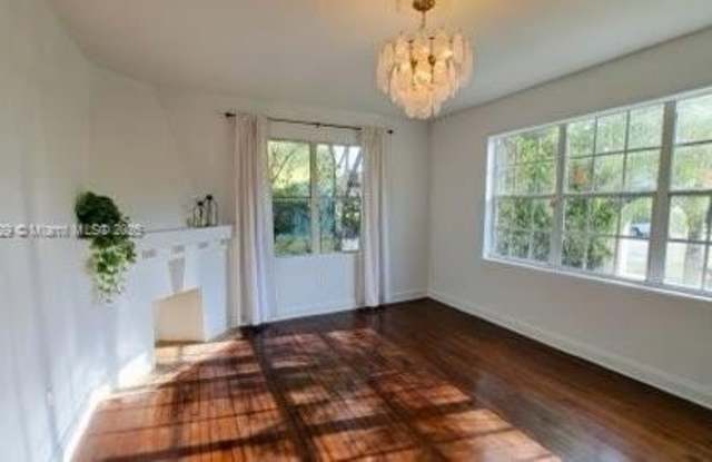 1027 Euclid Ave photos photos