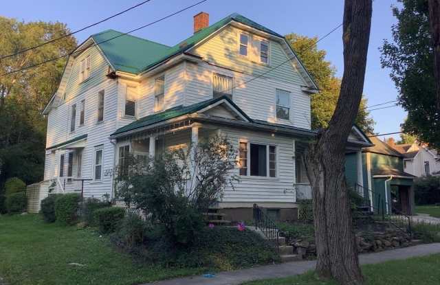 921 Bucknell Ave - 921 Bucknell Avenue, Westmont, PA 15905