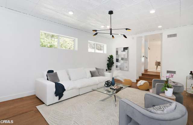 2250 Nichols Canyon Road Gallery 3