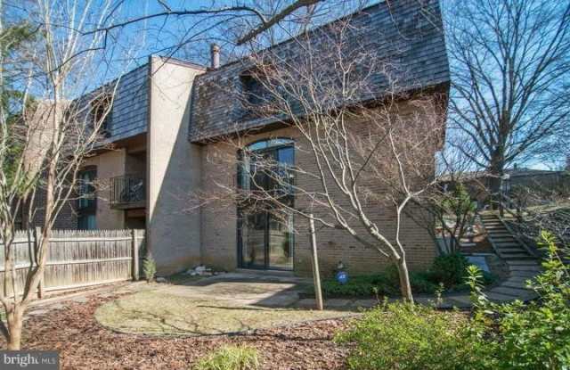 4928 SAUQUOIT LANE - 4928 Sauquoit Lane, Annandale, VA 22003