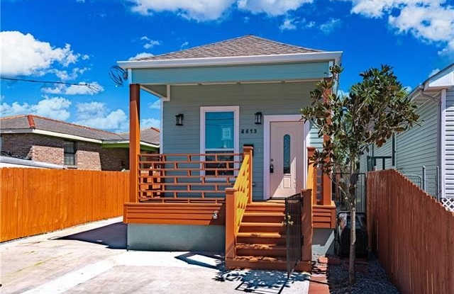 8513 PALMETTO Street Gallery 2