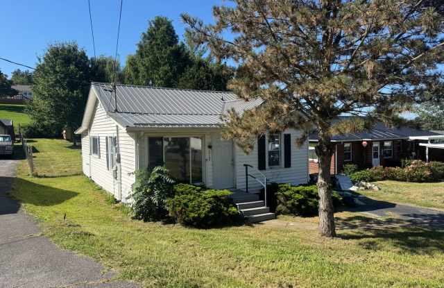 2 Bedroom 1 Bath Home in Greeneville, TN photos photos