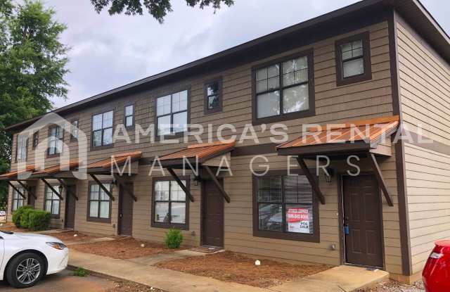 Townhome For Rent in Tuscaloosa, AL! Sign a 13 month lease by 6/15/25 to receive 1 MONTH FREE RENT!! photos photos