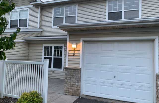 2BR/1.5BA Townhouse - Oakdale- Available Nov. 1 Gallery 3