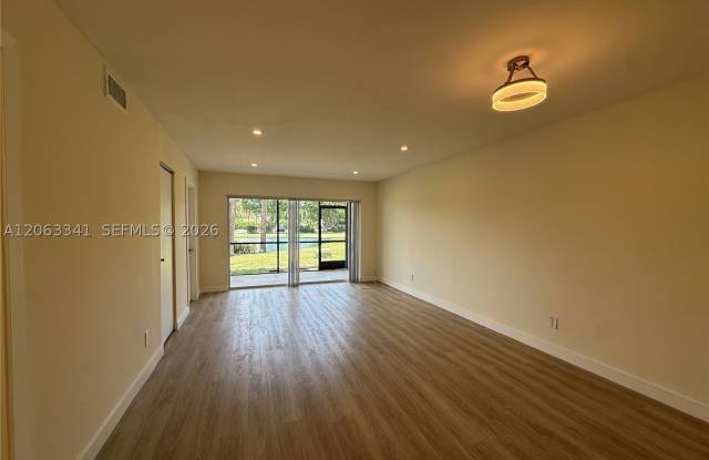 400 Waterway Dr S Gallery 3