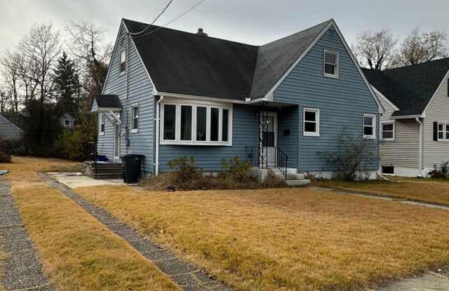 Cozy 2 bedroom 1 bathroom rental - 365 Hendrickson Avenue, Woodbury, NJ 08096