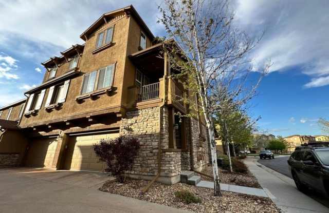 Spacious 2BR Condo in Littleton - 10585 Parkington Lane, Highlands Ranch, CO 80126