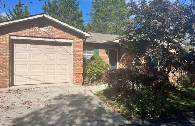 Cute 2 Bed/1.5Bath Home in the Heart of West Knoxville photos photos