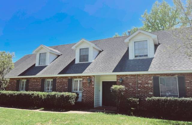 866 WEST LAKEVIEW DR - 866 West Lakeview Drive, Oak Hills Place, LA 70810