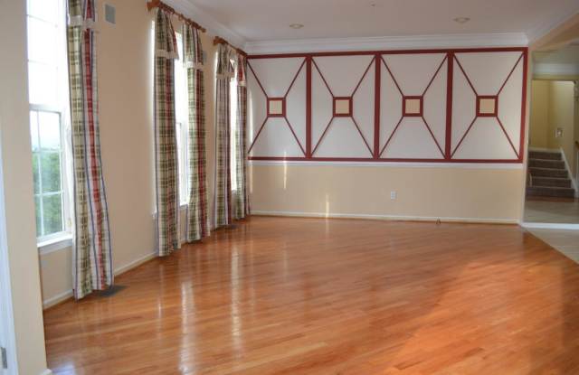 208 FRINGETREE DRIVE Gallery 2