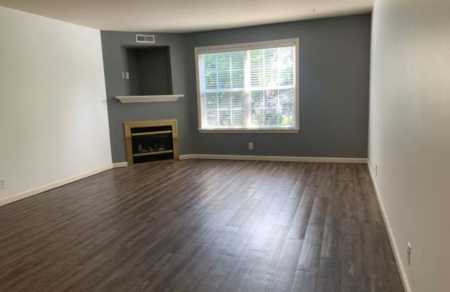 Germantown 2 bedroom, 1 1/2 bath in Brent Park Condos with washer/dryer Gallery 3