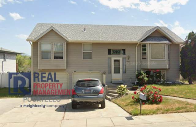 4 bed 3 bath home - 2 car garage - pet friendly photos photos