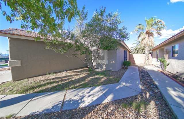 1852 Pearl Hatpin Court Gallery 2