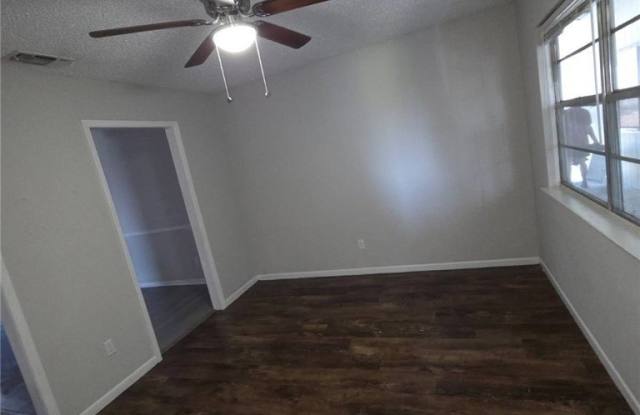 4302 Lake Road Gallery 2