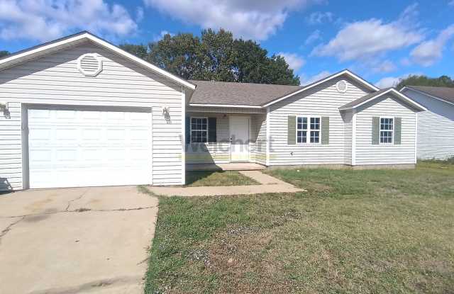 3 bedroom, 2 bath on a dead-end street Gallery 1