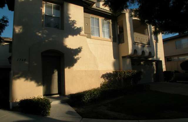 WOW! 2 bedroom, 2 bath Townhome in Capri! photos photos