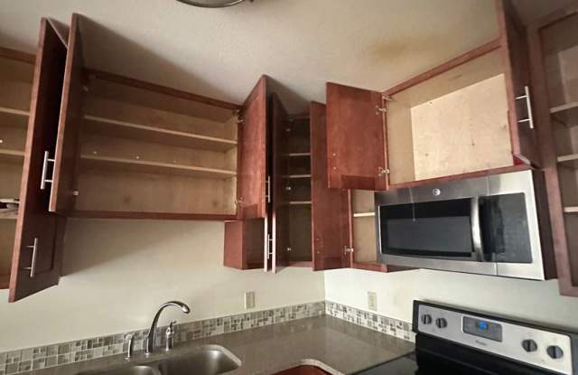 2 Bed / 1.5 Bath Townhome Near Downtown Jackson Gallery 3