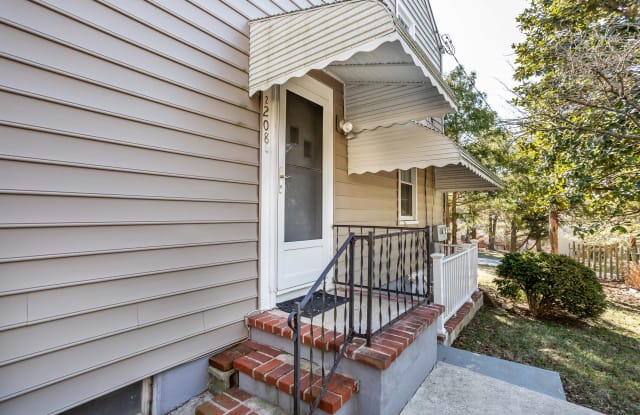 208 Warren Road, 2nd Floor - 208 Warren Rd, Cockeysville, MD 21030