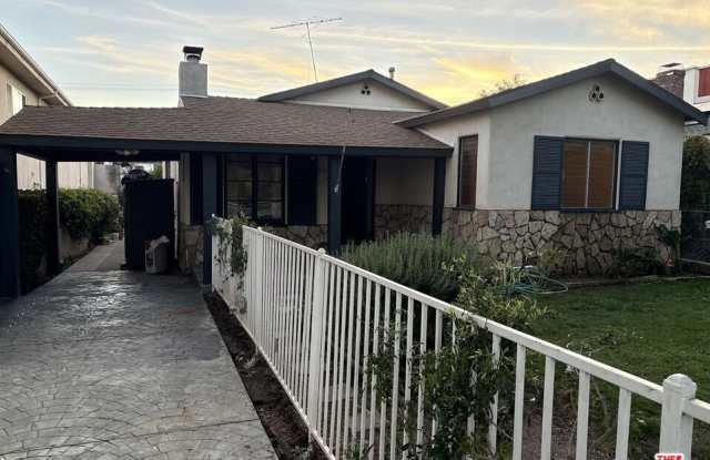 1046 18th St photos photos