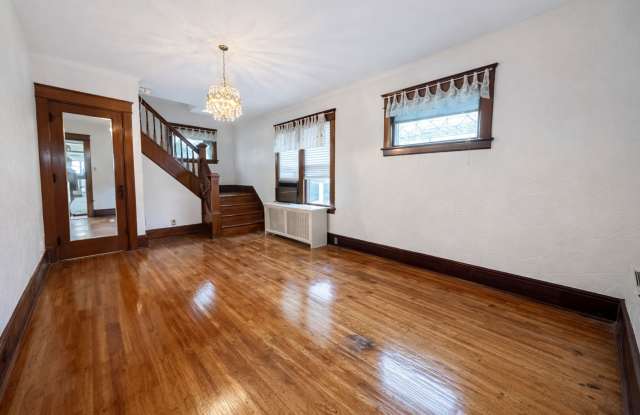 JUNE MOVE IN- HAMLINE UNIVERSITY - 6 BEDROOM Gallery 4