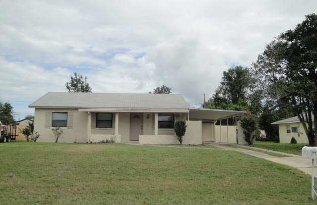 CLOSE TO SHOPPING AND SCHOOLS - 1014 Kenmore Street, Deltona, FL 32725