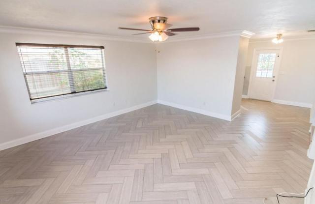 WONDEFUL BEACHSIDE POOL HOME - POOL CARE  LAWN CARE INCLUDED - 440 Nautilus Avenue, Daytona Beach, FL 32118