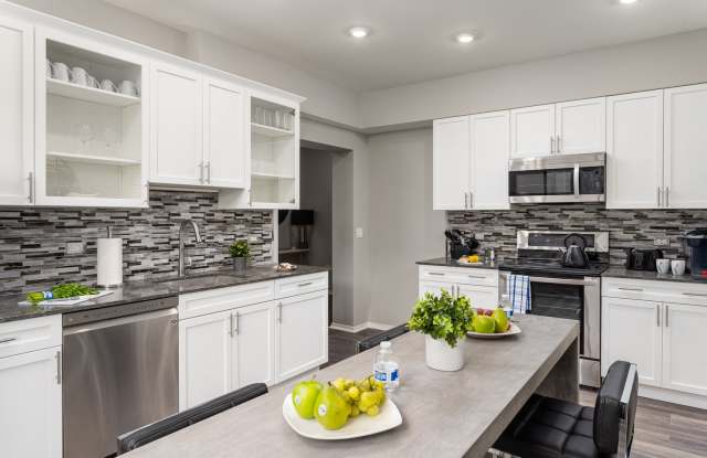 Park Heights by the Lake Apartments Gallery 4