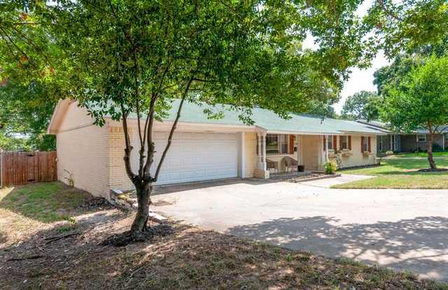 1140 Trailwood Drive Gallery 4