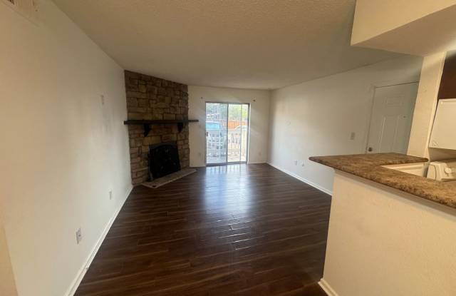 Beautiful 2 Bedroom 2 Bath Condo in DTC Gallery 4