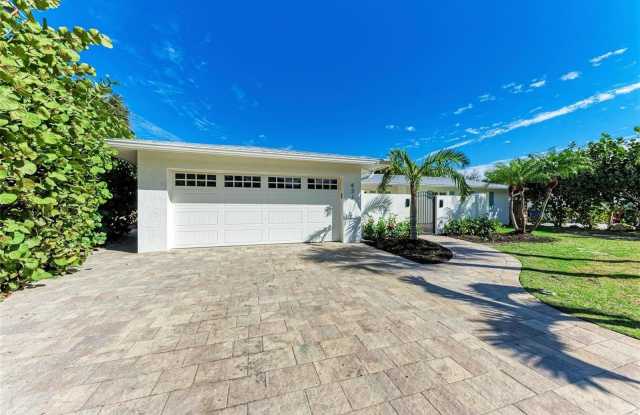 431 ISLAND Circle Gallery 2