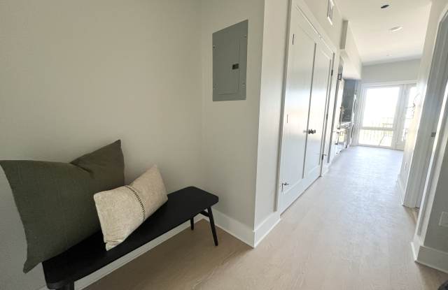 872 Broadway - 872 Broadway, Somerville, MA 02144
