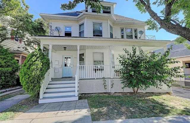 1303 Smith Street - 2 photos photos