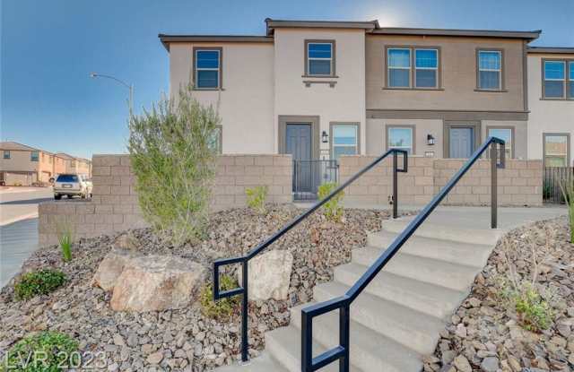 696 Florence Isle Avenue - 696 Florence Isle Avenue, Henderson, NV 89015