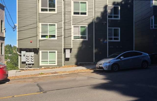 Large UW Townhome available 9/1 for 2025-2026 school year! photos photos