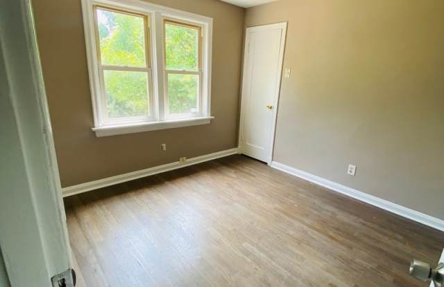3br/1ba Home in Ferguson Gallery 3