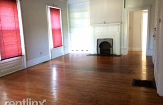 707 Center St Apt 1 Gallery 2