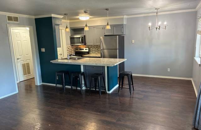 1 Bed / 1 Bath at Willow Creek Condos – 68th & Yale $1100/month Washer/Dryer included Gallery 3