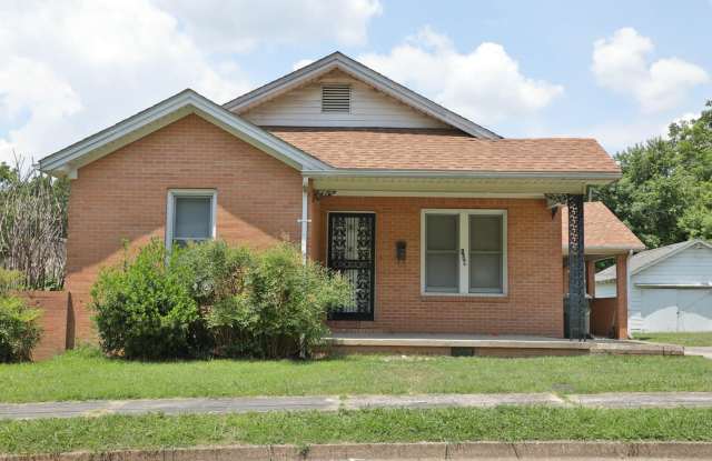 3 BD, 1 BA Charming Brick Home! Gallery 3