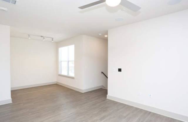 12440 Dessau Rd Gallery 3
