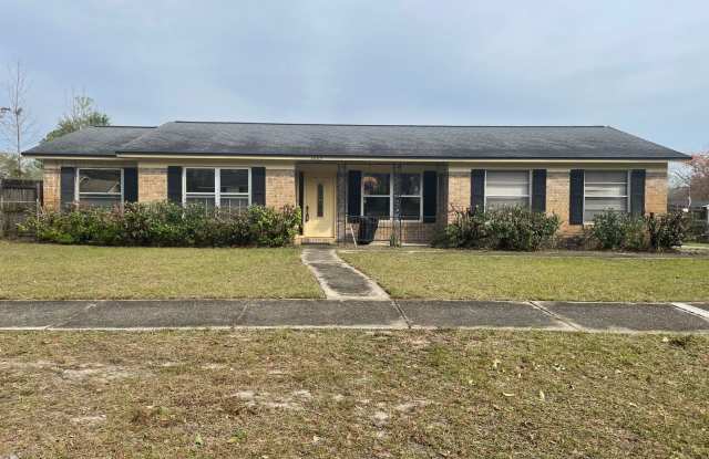 Large 3 Bedroom 2 Bath on Corner Lot!! photos photos