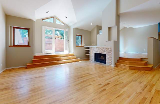 Exceptional 3B/2B North Boulder Home Gallery 1