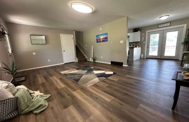 3 bed, 1 bath home for rent in Maywood edition of Waterloo. photos photos