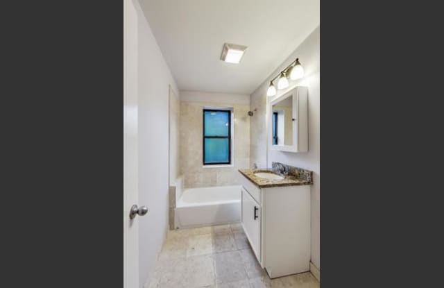 1257 West Roscoe Street - 1 photos photos