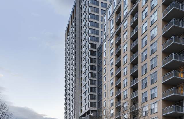 Solaire 8200 Dixon Gallery 2