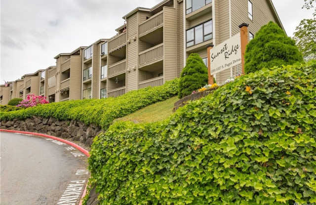 Sunset Ridge beautiful 2 bedrooms 1.5 Bath condo Gallery 1