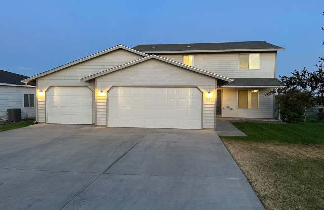 Large 4 Bedroom Home w/Lake Views photos photos