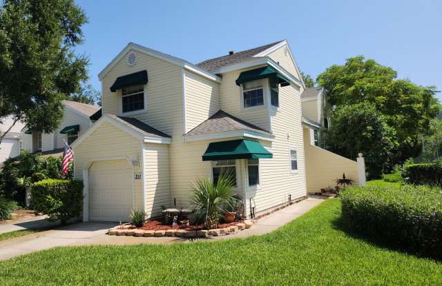 Ride your bike to the Atlantic Ocean! - 211 Spindrift Lane, Neptune Beach, FL 32266