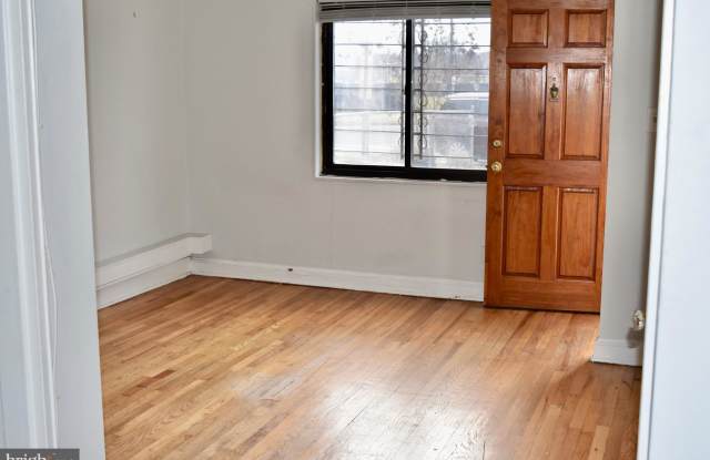 2102 D STREET NE Gallery 2