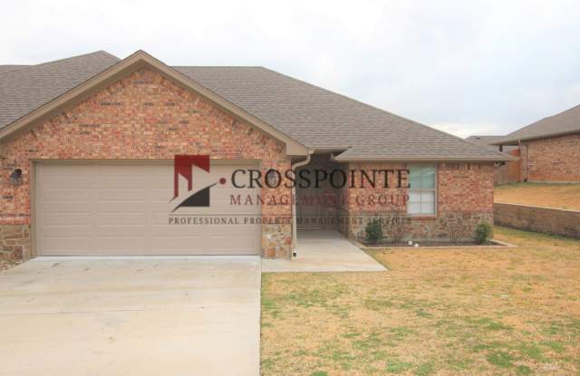 Coming Soon! Gorgeous 3 Bed 2 Bath Duplex in South East Tyler! Whitehouse ISD! Gallery 1