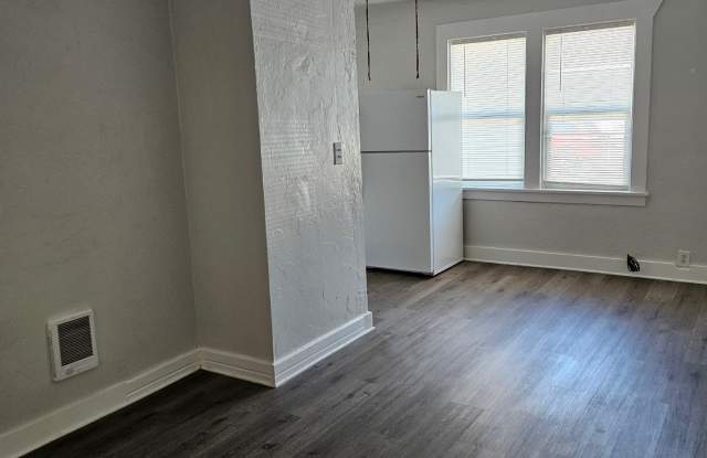 260 2nd Ave North - 12 photos photos